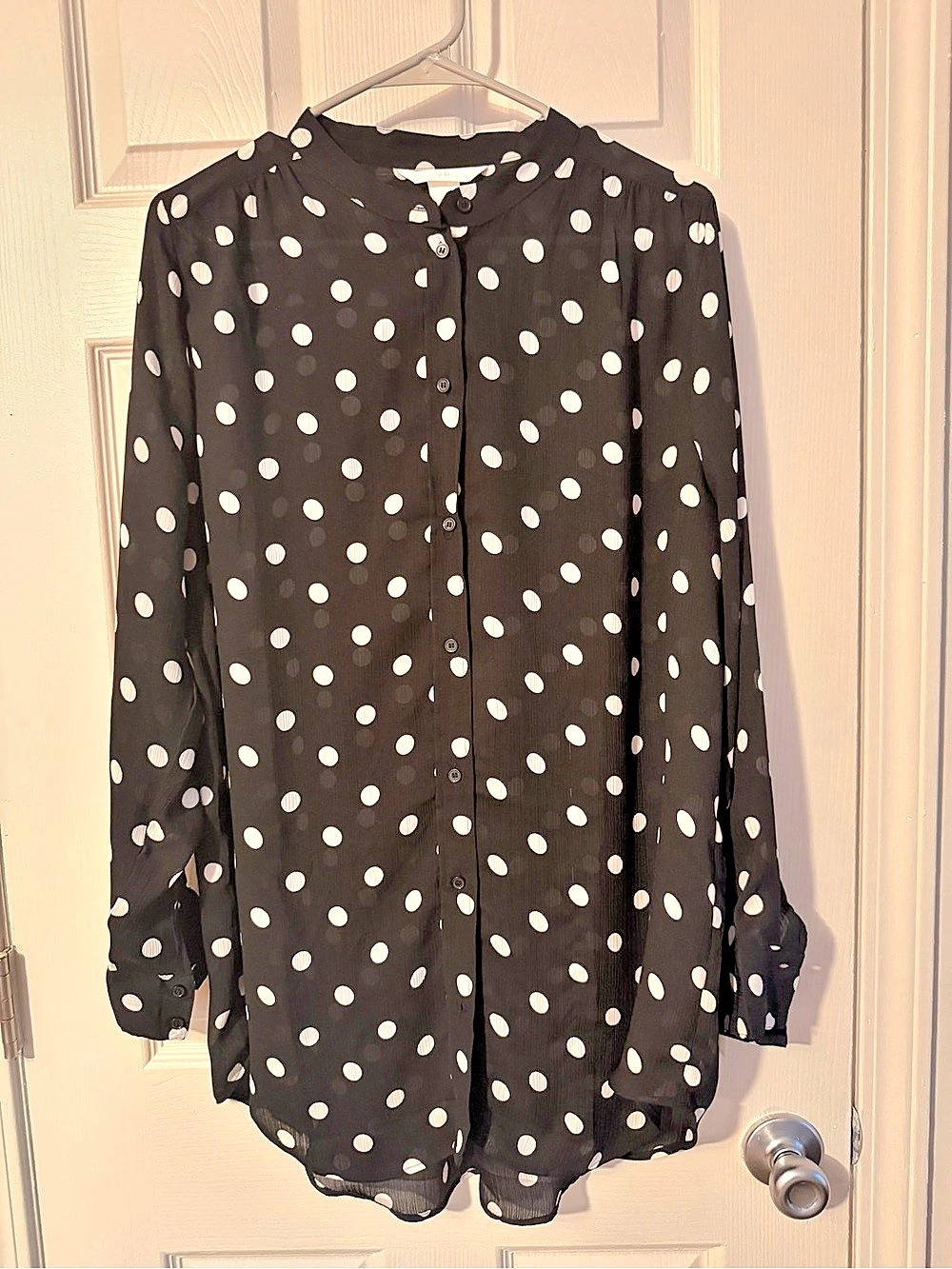 H&M women’s Polka Dot Blouse in Black & White. Size Medium
